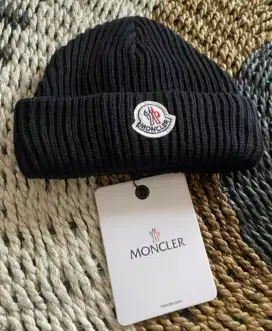 Moncler Kupluk Black Unisex