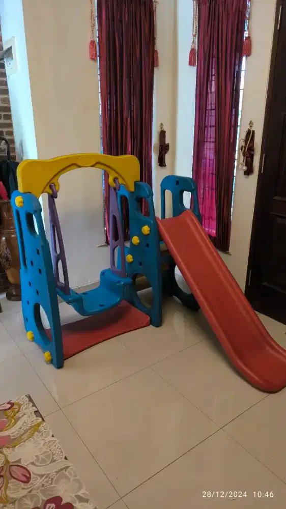 Mainan anak-anak dan perlengkapan bayi bekas