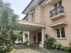 Rumah cantik modern klasik lokasi sangat tenang