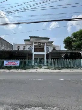 GEDUNG 2 LANTAI STRATEGIS DI JALAN ASPAL UTAMA JALAN SAMBILEGI