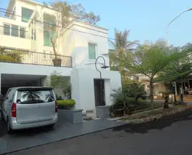 Dijual Rumah Asri posisi Hook di River Park Bintaro Jaya