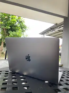 Macbook Pro 2017 core i5 Ram 8/ 256 ssd