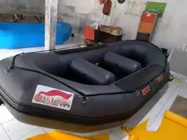 Perahu karet rafting abu hitam kap 6 orang