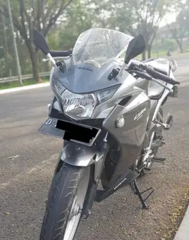 JUAL MOTOR HONDA CBR 250 R CBU Thailand Silver (RARE)