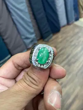 Cincin batu permata zamrud