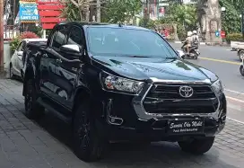 HILUX MANUAL DOBEL CABIN 2023 ASLI BALI KM 5 RB SEPERTI BARU