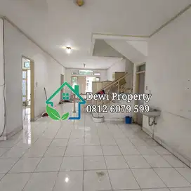 DIJUAL VILLA KOMP CEMARA ASRI JLN MERBAU