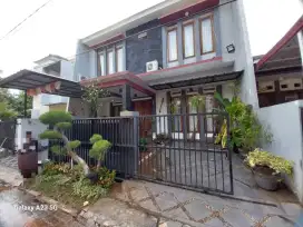Rumah Villa Gunung Lestari ada kolam renang siap huni dekat stasiun