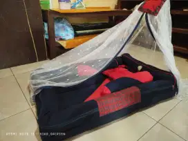 Tempat tidur bayi