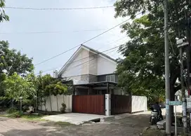 DIKONTRAKAN RUMAH SIAP HUNI LOKASI STRATEGIS DI DEKAT MC MEJASEM