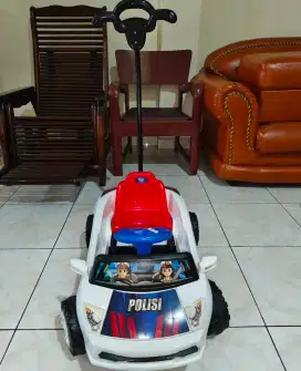 MOBIL POLISI ANAK