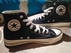 Di jual cepat sepatu Converse ukuran 41 siap cod/antar kalo dekat