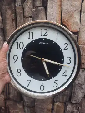Antik vintage jam dinding seiko glow in the dark mesin bawaan akurat