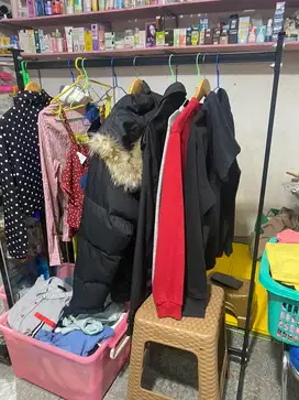 gawang baju, atau hanger stand