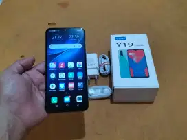 VIVO Y19 RAM 8GB / 256GB 4G LTE 6.53in Fingerprint 5000Mah BUTUH UANG