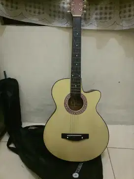 Gitar Yamaha G325 .suara garing mantap cocok buat santai