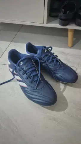 Sepatu bola adidas copa,  ukuran 41½, Baru sekali pakai kekecilan