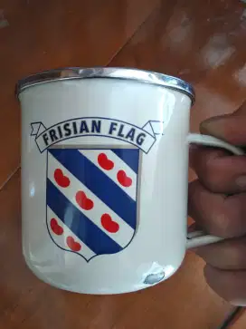 Cangkir kaleng enamel susu bendera frisian flag model lawas jadul unik
