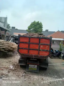 Jasa buang puing-puing bangunan