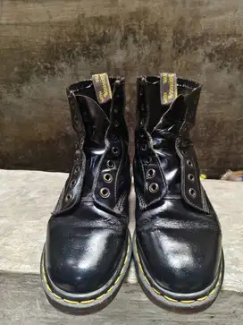 Sepatu Boots Dr Martens 8 hole