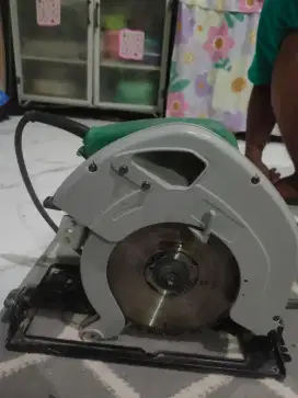 Circular Saw alat pemotong kayu