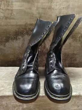 Sepatu Boots Dr Martens 14 hole