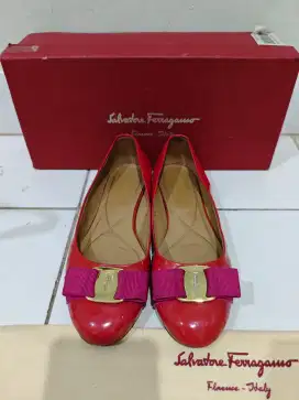 Salvatore Ferragamo Varina Flat Shoes original authentic rtail 12jt an