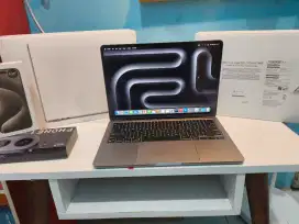 MacBook Air M3 16/256GB iBox resmi aktif 1 Minggu blm dipakek