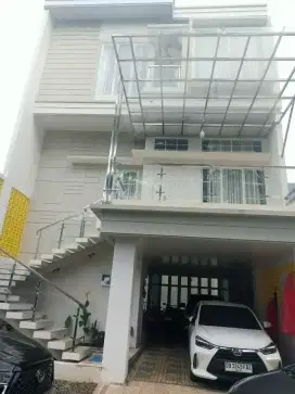 Jual Rumah mewah di royal spring Hertasning baru paling depan