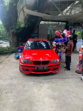 Mobil bmw e46 - 318i merah