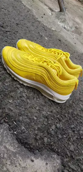 Nike air max yellow