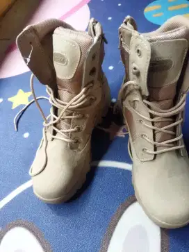 Sepatu PDL merk Delta