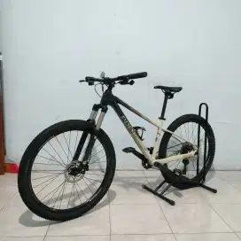 Dijual Sepeda MTB Polygon Xtrada 6 Kondisi Like New