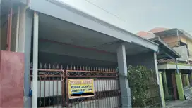 Jual cepat. Butuh uang. Rumah calon kos-kos an di Solo. Strategis.