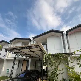 DISEWAKAN RUMAH ROLLING HILLS 2 Lantai