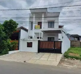 Rumah Baru + Swimming Pool Type Minimalis Klasik Di Sentul City