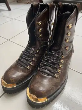 Sepatu Boots LV