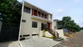 Rumah Mewah Di Lingkungan Asri Sekitar Bumi Serpong Damai