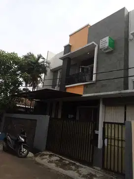 Dijual Rumah Kost-kostan Kamar Full Terisi di dekat Mall Summarecon