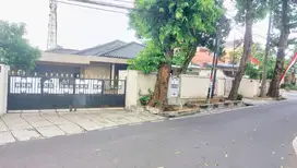 Rumah Tua Jual Tanah Cocok untuk di Bangun Town house atau Cluster di