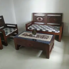 Di jual 1 set kursi meja tamu kayu jati