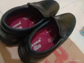 Sepatu pantofel larrie size 40