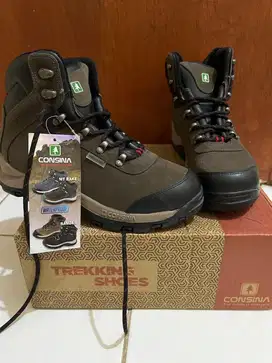 Sepatu gunung Consina