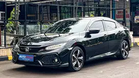 HONDA CIVIC HATCHBACK 2018 / HITAM METALIC LOW KM