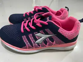 Sepatu olahraga diadora original uk 38/39