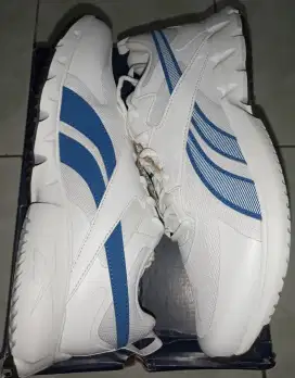 Jual sepatu olahraga pria Reebok z taur run 2 putih size 43