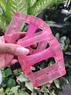 Pedal sepeda taiwan pink transparan kondisi like new