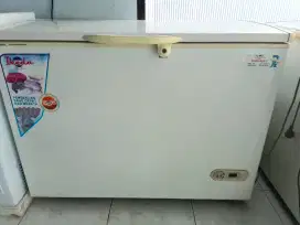 Di jual... Freezer Ikeda 200 Lt. Kondisi Aktif dan Dingin