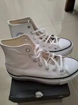 Sepatu Converse High