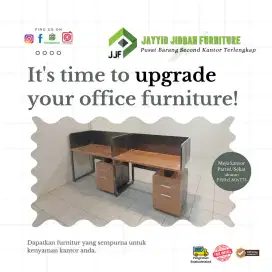 Meja kantor sekat kubikal
